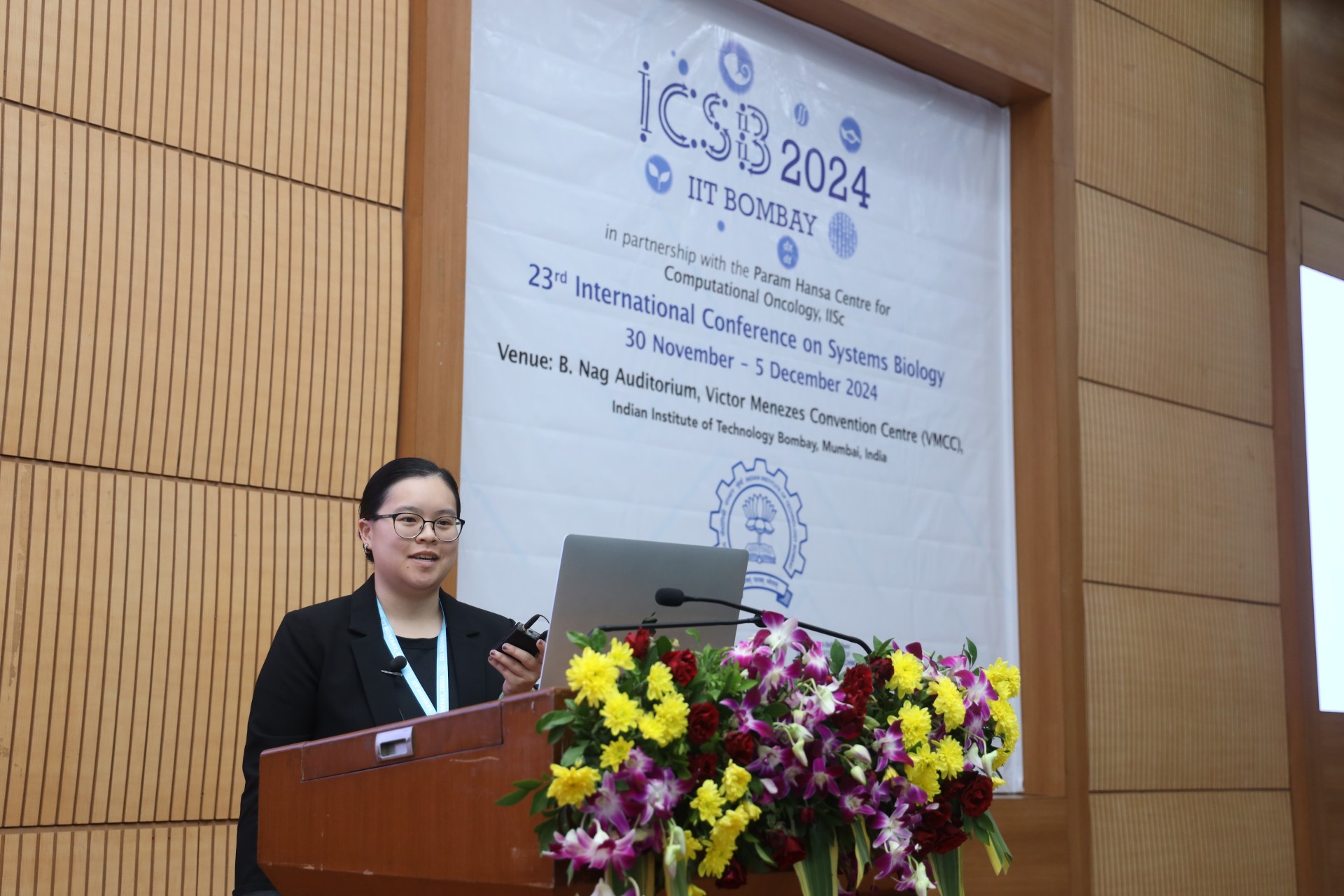 PhD student Sophia Hu presents at the International Conference on Systems Biology